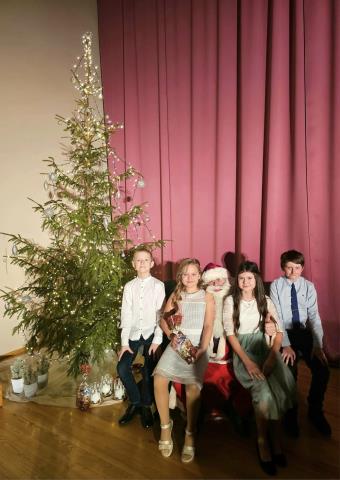 Lielās grupas "Atspole" bērni. 